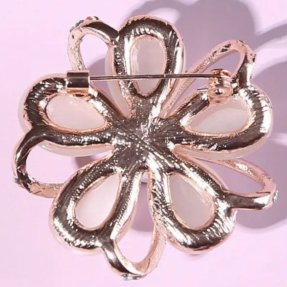 Pretty Floral Brooch Gold Plated w/Tiger’s Eye Pink, White Crystals & Pearl NEW - Picture 3 of 3